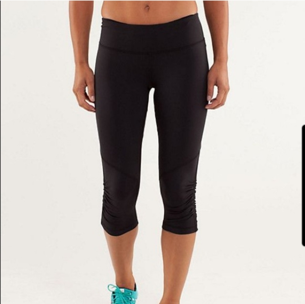 Lululemon Black cropped ruched leggings Size 4 Workout Active Luxtreme Pockets